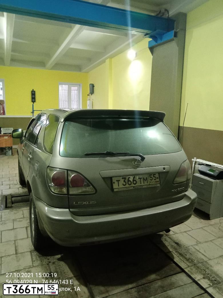 Фото автомобиля LEXUS RX, 2001 — госномер Т366ТМ55. Цвет: БЕЛЫЙ СЕРЫЙ