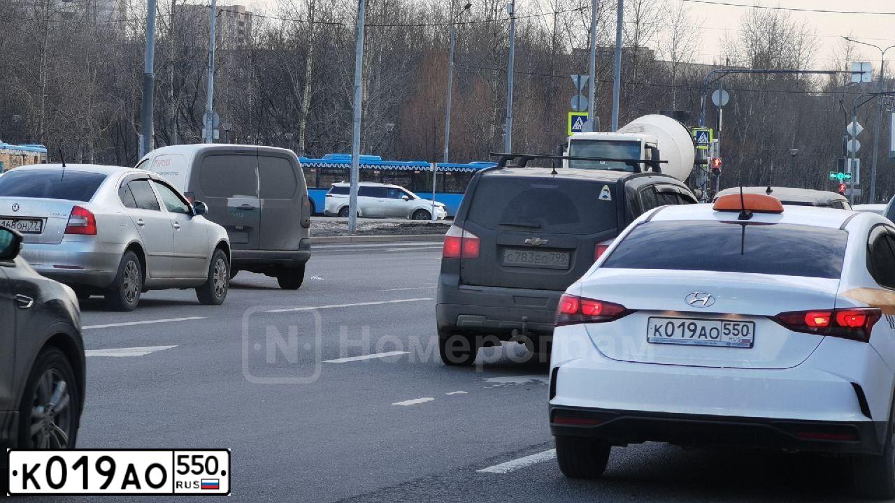 Фото автомобиля HYUNDAI SOLARIS, 2020 — госномер К019АО550. Цвет: БЕЛЫЙ ЖЕЛТЫЙ СЕРЫЙ