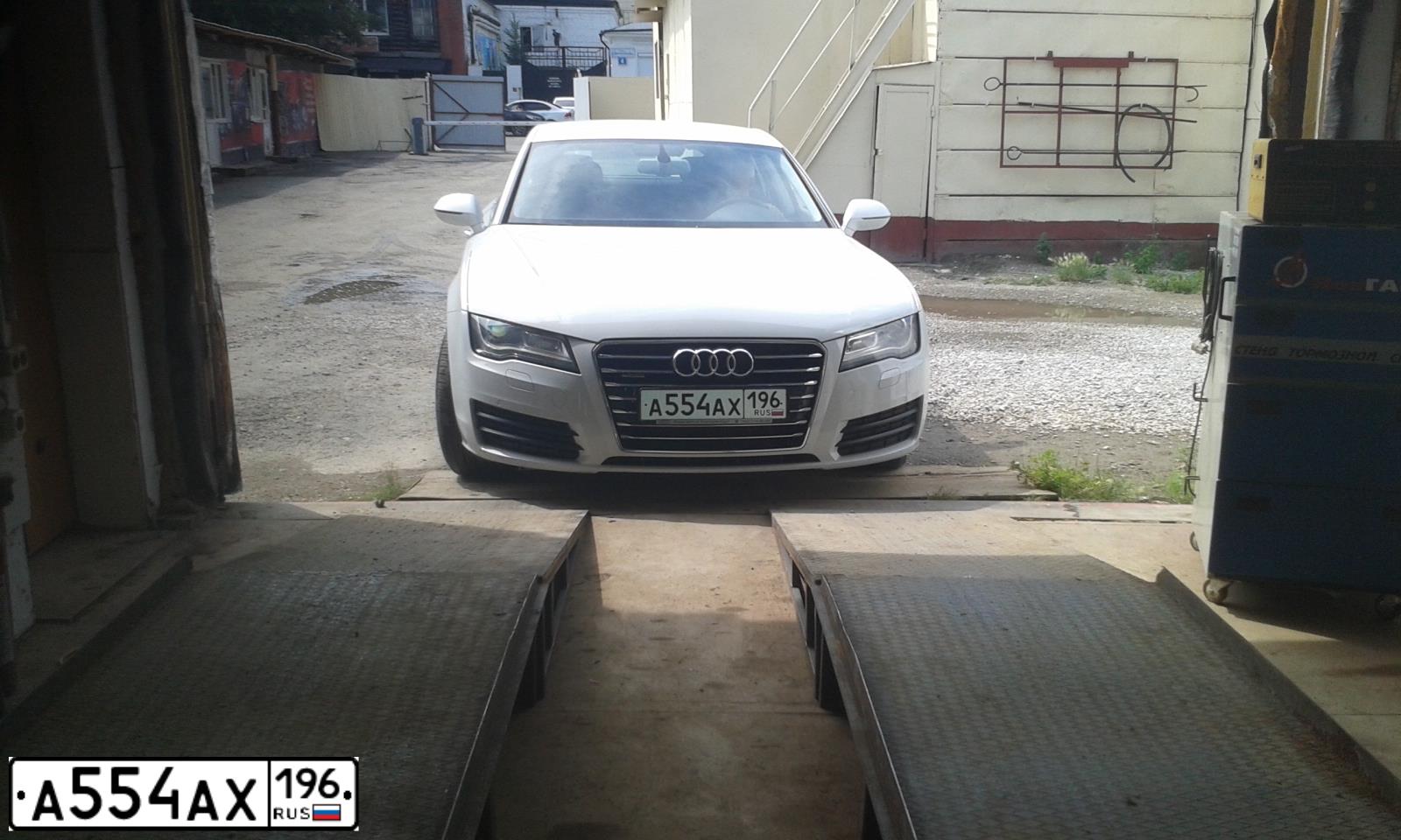 Фото автомобиля AUDI A7, 2013 — госномер А111АР196. Цвет: БЕЛЫЙ