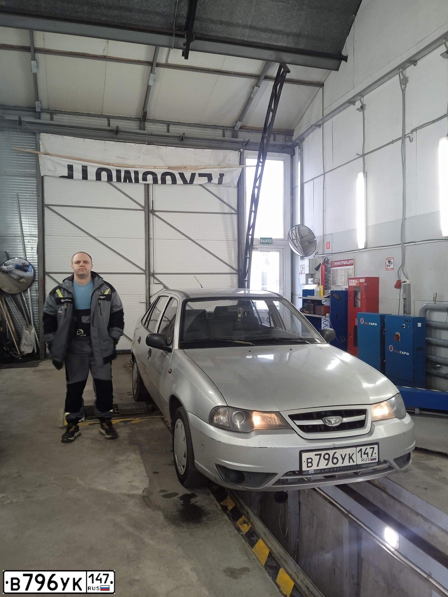 Фото автомобиля DAEWOO NEXIA, 2010 — госномер В796УК147. Цвет: СЕРЕБРИСТЫЙ