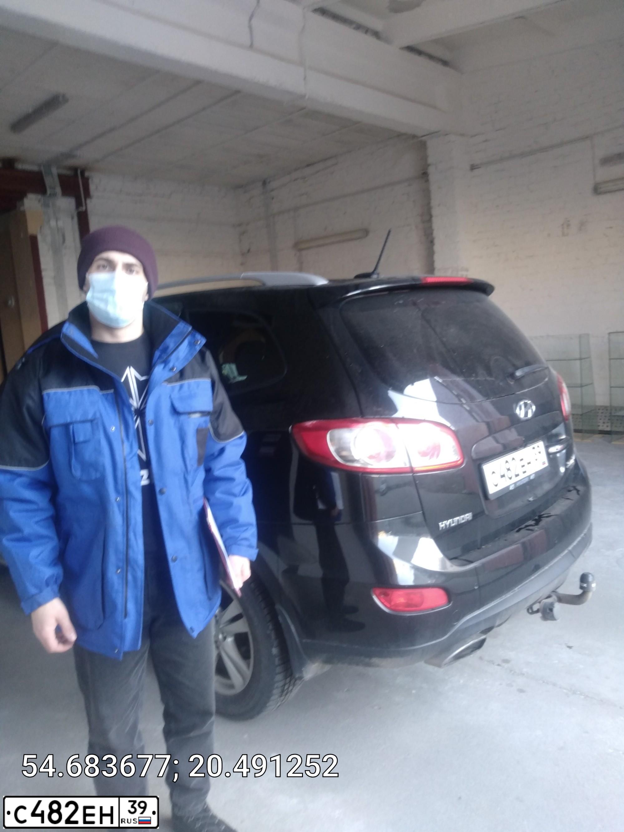 Фото автомобиля HYUNDAI SANTA FE, 2010 — госномер С482ЕН39. Цвет: ЧЕРНЫЙ