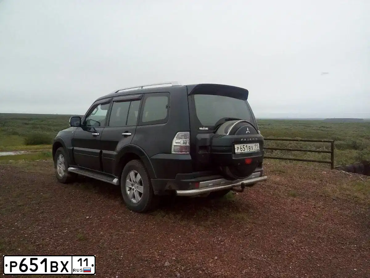Фото автомобиля MITSUBISHI PAJERO, 2007 — госномер К781ХА57. Цвет: ЗЕЛЕНЫЙ