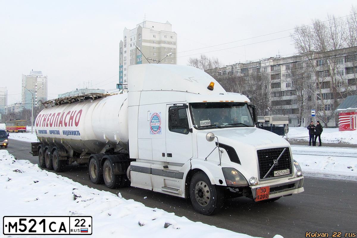 Фото автомобиля VOLVO SERIE VNL /6X4/, 2003 — госномер Н641ЕЕ70. Цвет: Белый