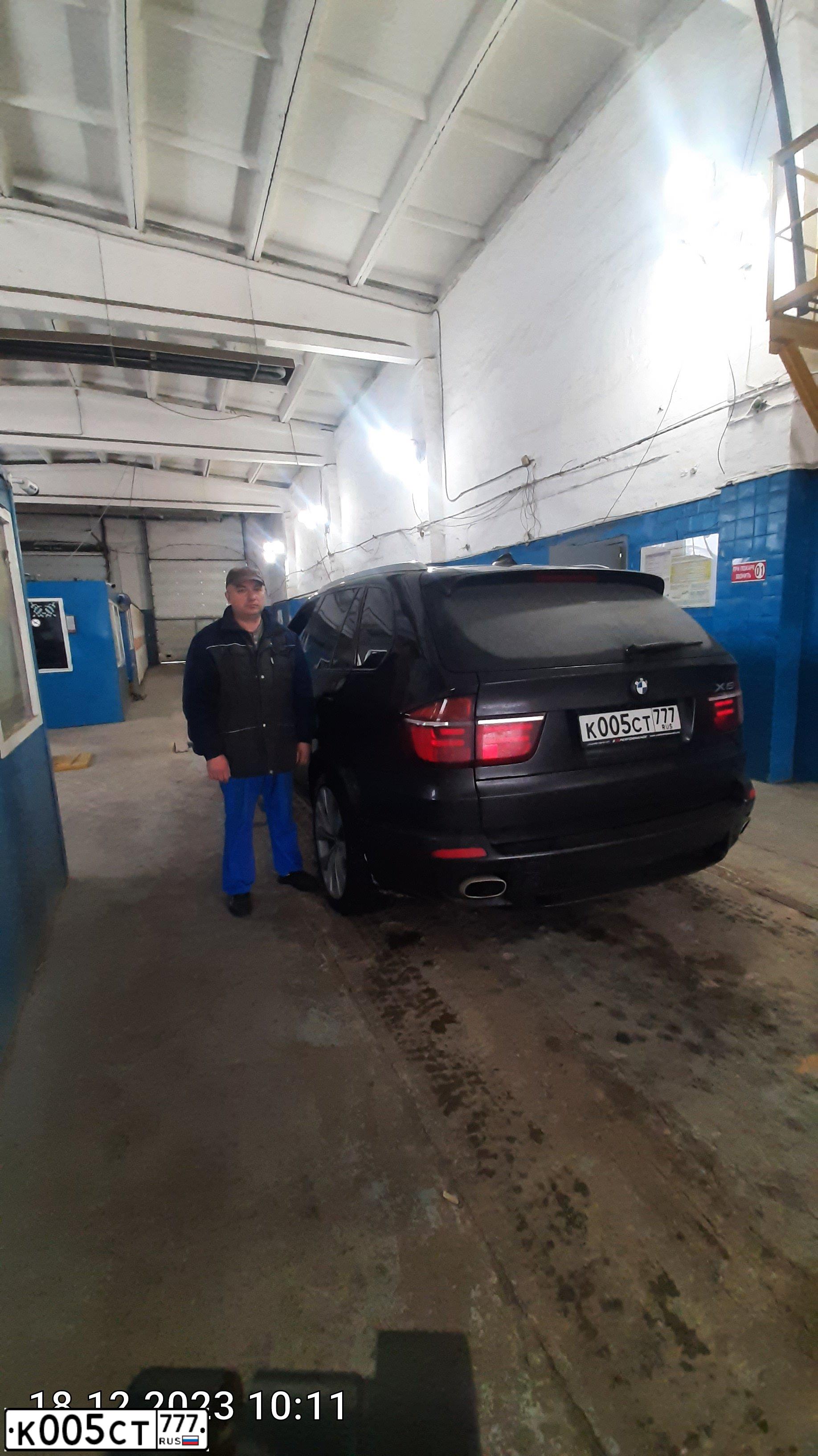 Фото автомобиля BMW X5, 2012 — госномер Р638МЕ136. Цвет: ЧЕРНЫЙ