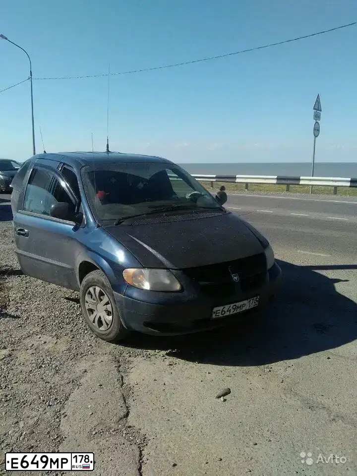 Фото автомобиля DODGE /GRAND/ CARAVAN, 2001 — госномер Е649МР178. Цвет: СИНИЙ