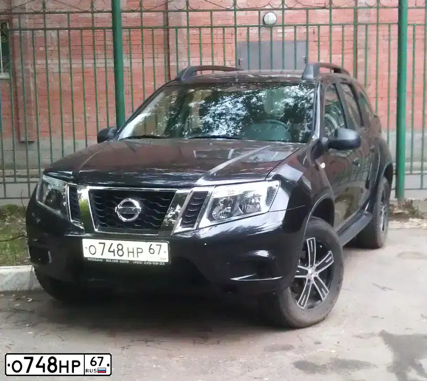 Фото автомобиля NISSAN TERRANO, 2014 — госномер О748НР67. Цвет: ЧЕРНЫЙ