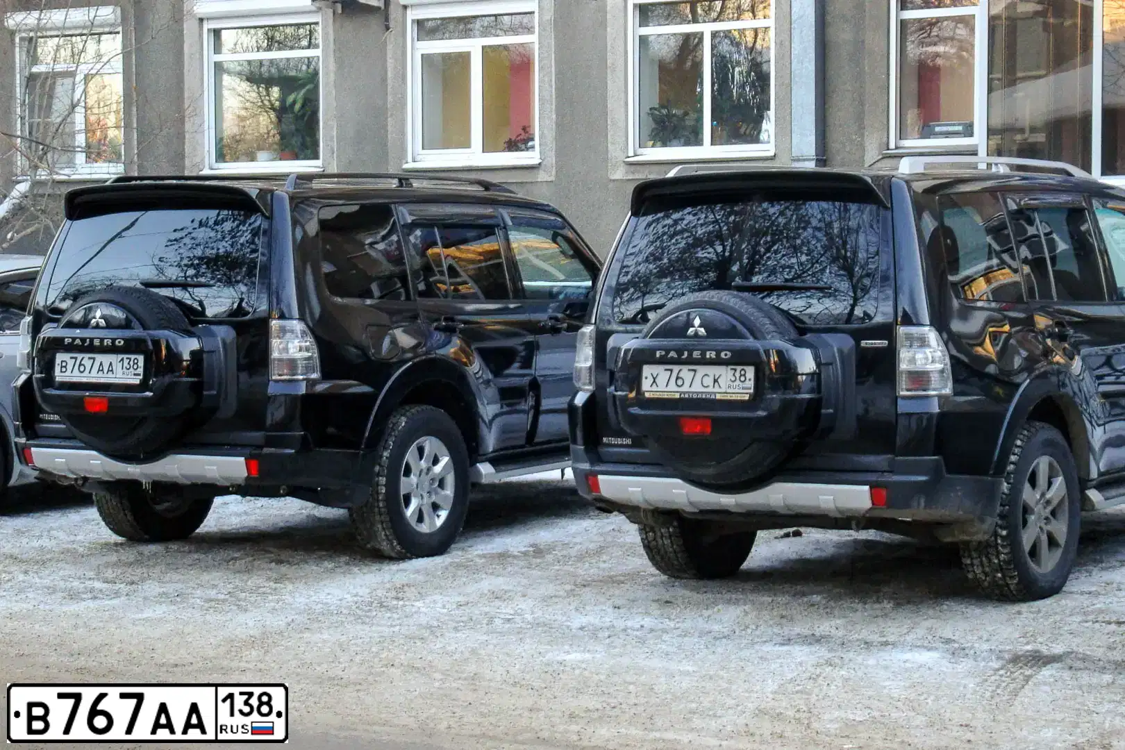 Фото автомобиля MITSUBISHI PAJERO, 2012 — госномер В767АА138. Цвет: ЧЕРНЫЙ