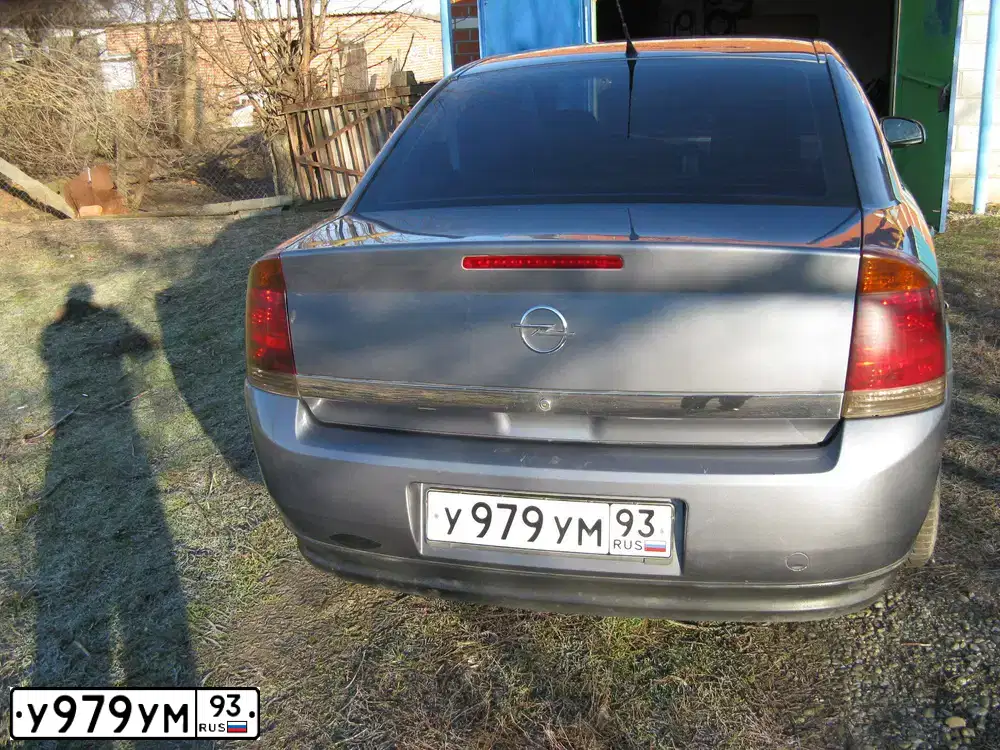 Фото автомобиля OPEL VECTRA, 2003 — госномер У979УМ93. Цвет: Серый