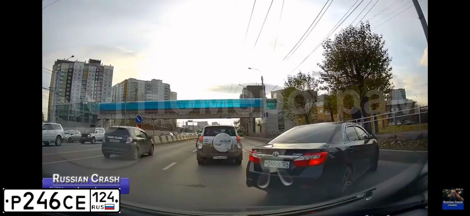 Фото автомобиля TOYOTA CAMRY, 2012 — госномер Р246СЕ124. Цвет: ТЕМНО-СЕРЫЙ МЕТАЛЛИК