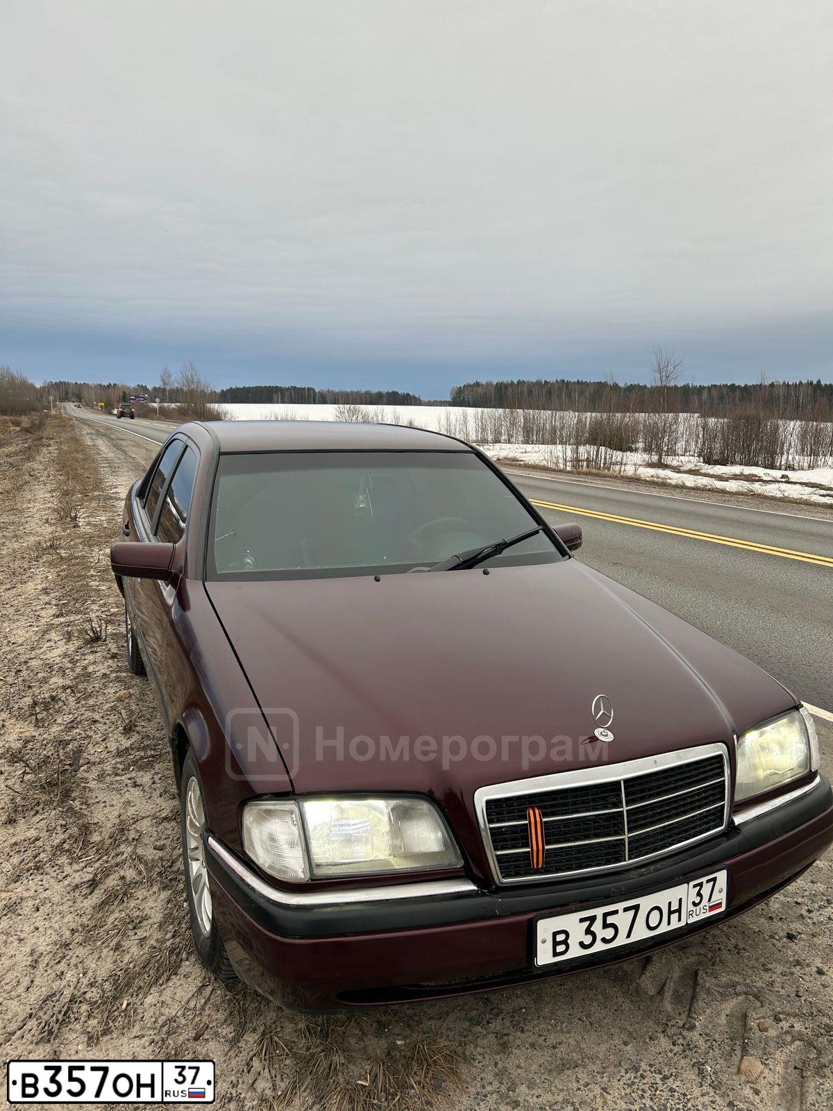 Фото автомобиля MERCEDES-BENZ A140, 1996 — госномер М972РВ35. Цвет: БОРДОВЫЙ