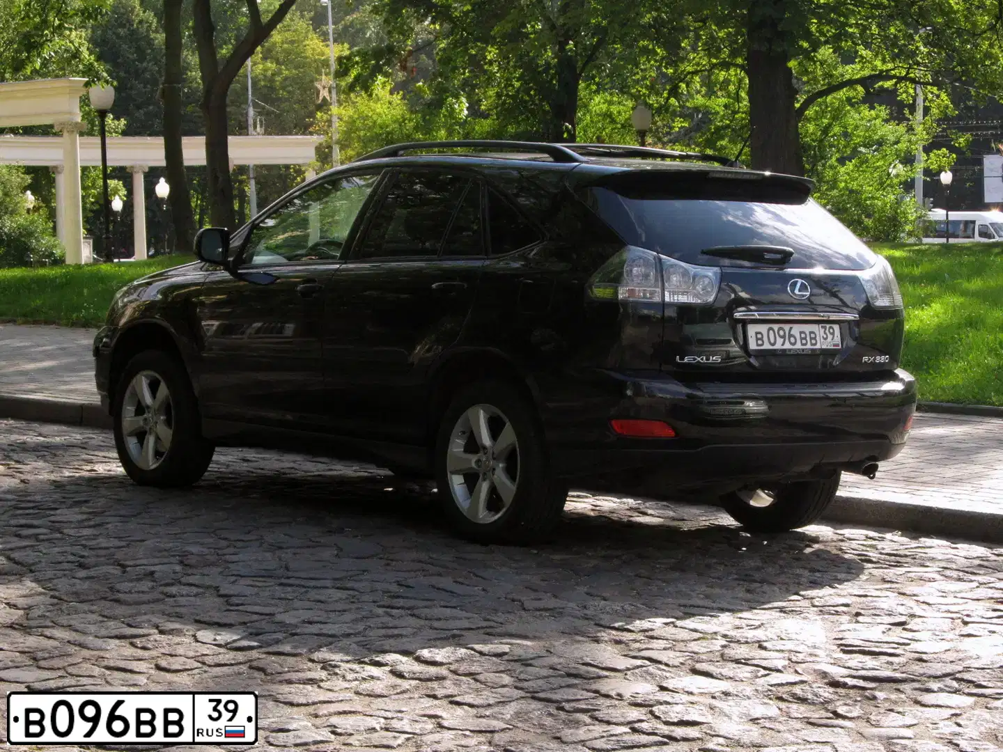 Фото автомобиля MERCEDES M-KLASSE, 2008 — госномер В096ВВ39. Цвет: ЧЕРНЫЙ