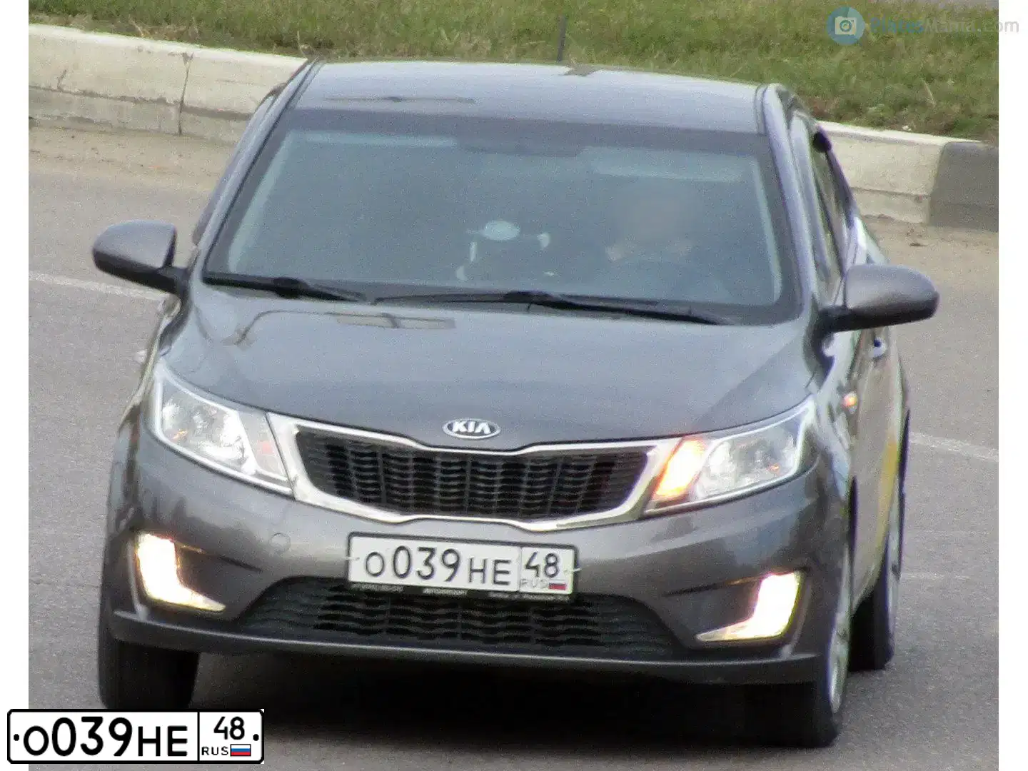 Фото автомобиля KIA RIO, 2013 — госномер О039НЕ48. Цвет: СЕРЫЙ