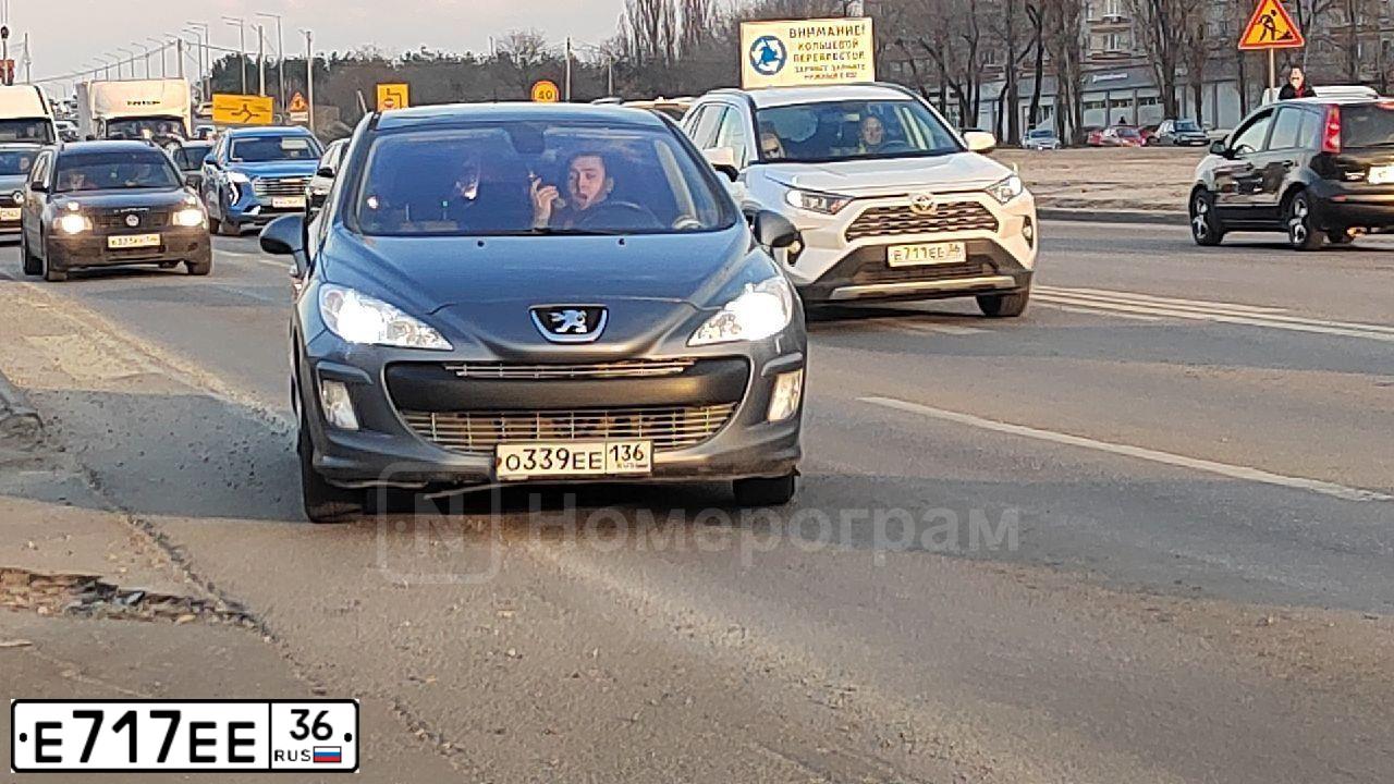Фото автомобиля OPEL ASTRA, 2007 — госномер Е717ЕЕ36. Цвет: ТЕМНО-СИНИЙ