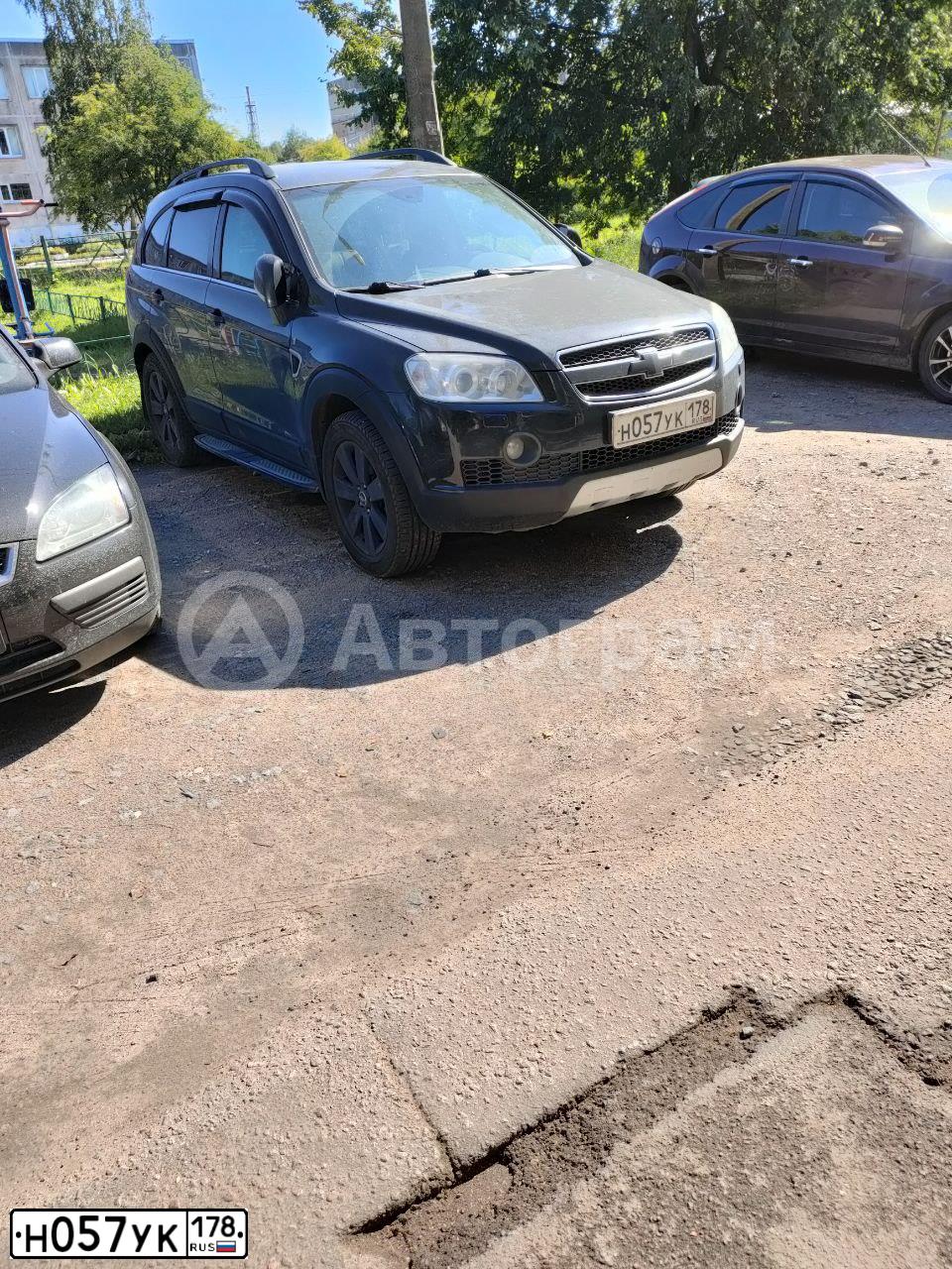 Фото автомобиля CHEVROLET CAPTIVA, 2011 — госномер Н057УК178. Цвет: ЧЕРНЫЙ