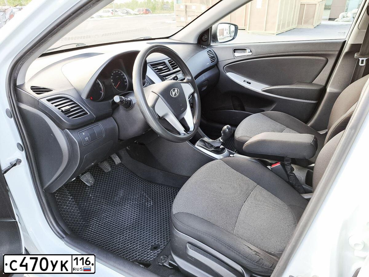 Фото автомобиля HYUNDAI SOLARIS, 2013 — госномер М838ХС21. Цвет: Белый