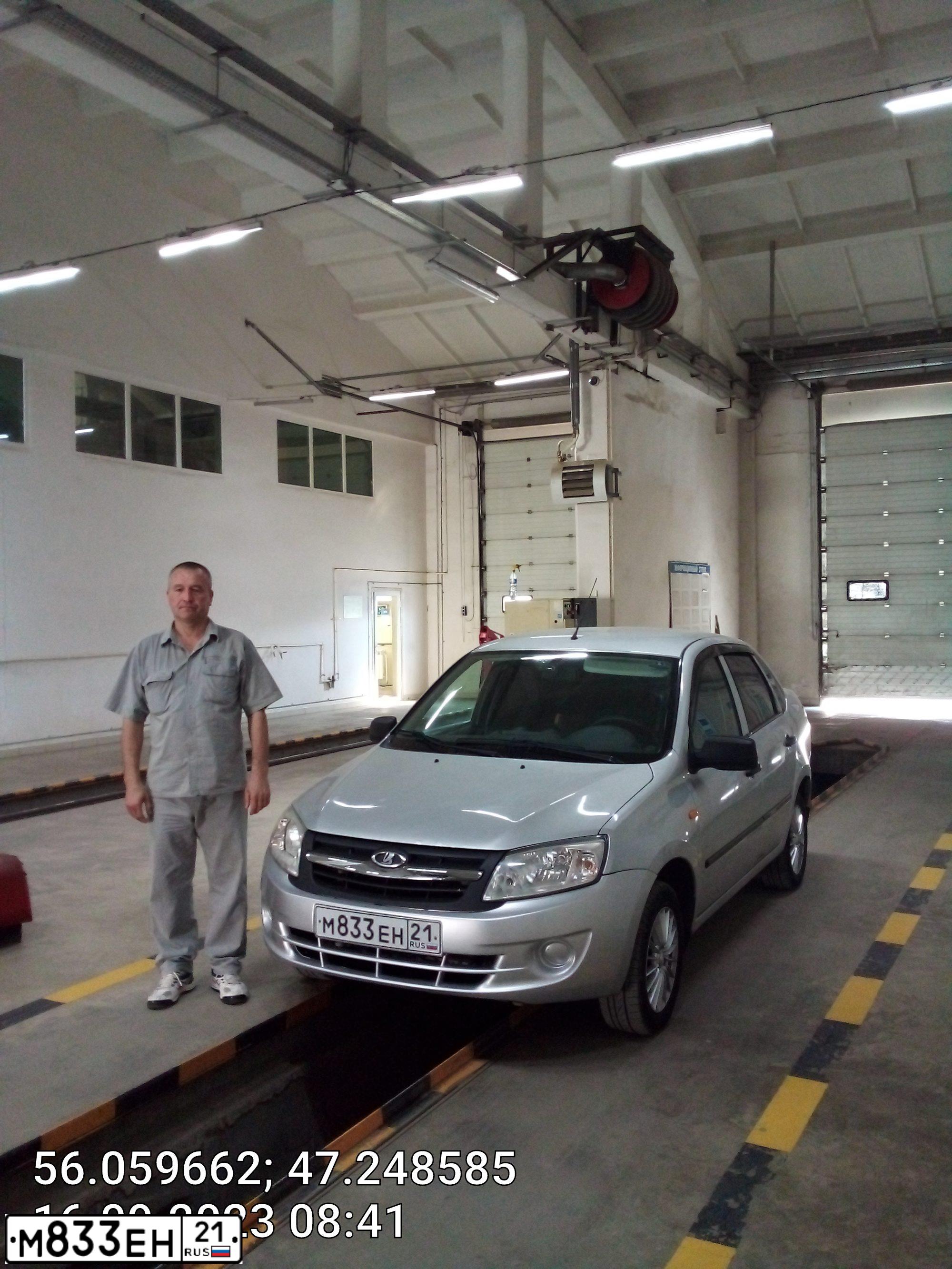 Фото автомобиля LADA GRANTA, 2012 — госномер Р245ЕР126. Цвет: СЕРЕБРИСТЫЙ