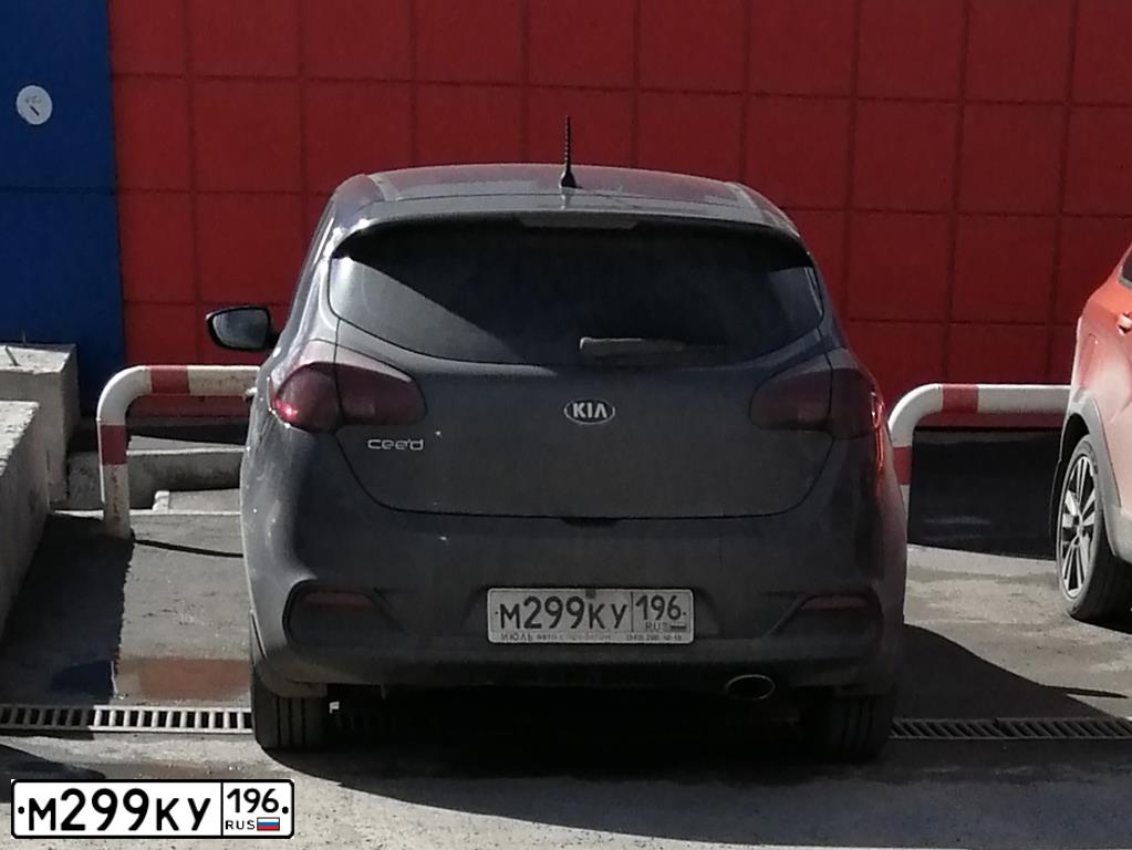 Фото автомобиля KIA CEE'D, 2015 — госномер М299КУ196. Цвет: СЕРЫЙ