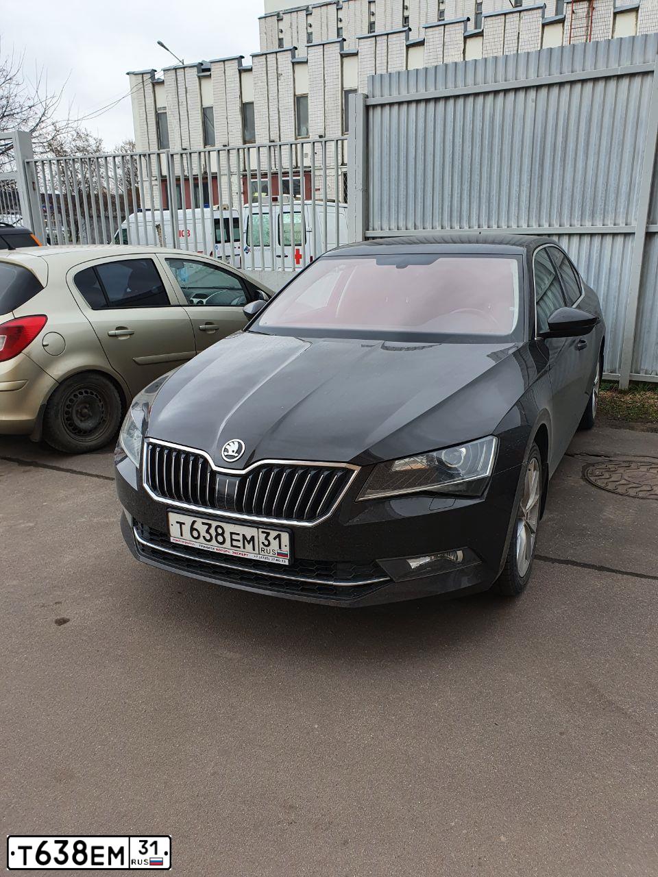 Фото автомобиля SKODA SUPERB, 2016 — госномер О040УТ74. Цвет: Коричневый