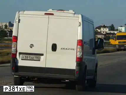 Фото автомобиля FIAT DUCATO, 2013 — госномер Р381ХЕ190. Цвет: Белый