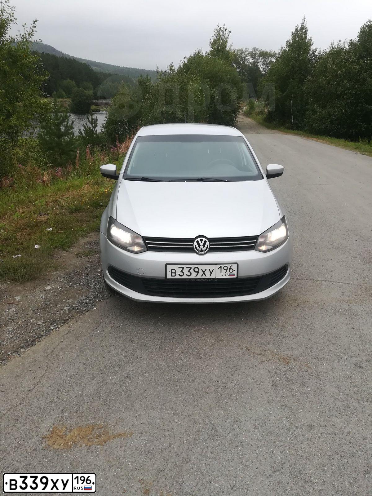 Фото автомобиля VOLKSWAGEN POLO, 2014 — госномер О454ЕА196. Цвет: СВЕТЛО-СЕРЫЙ