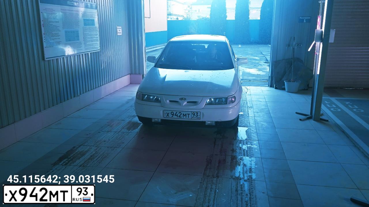 Фото автомобиля LADA 2110, 1999 — госномер В213ВМ323