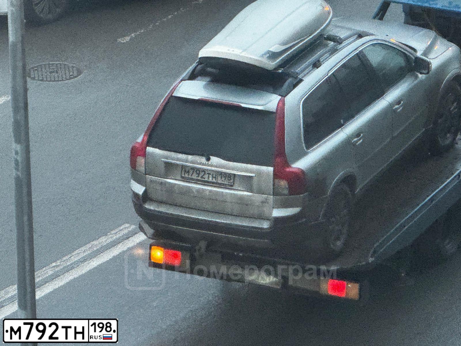 Фото автомобиля VOLVO XC90, 2008 — госномер М792ТН198. Цвет: СЕРЕБРИСТЫЙ