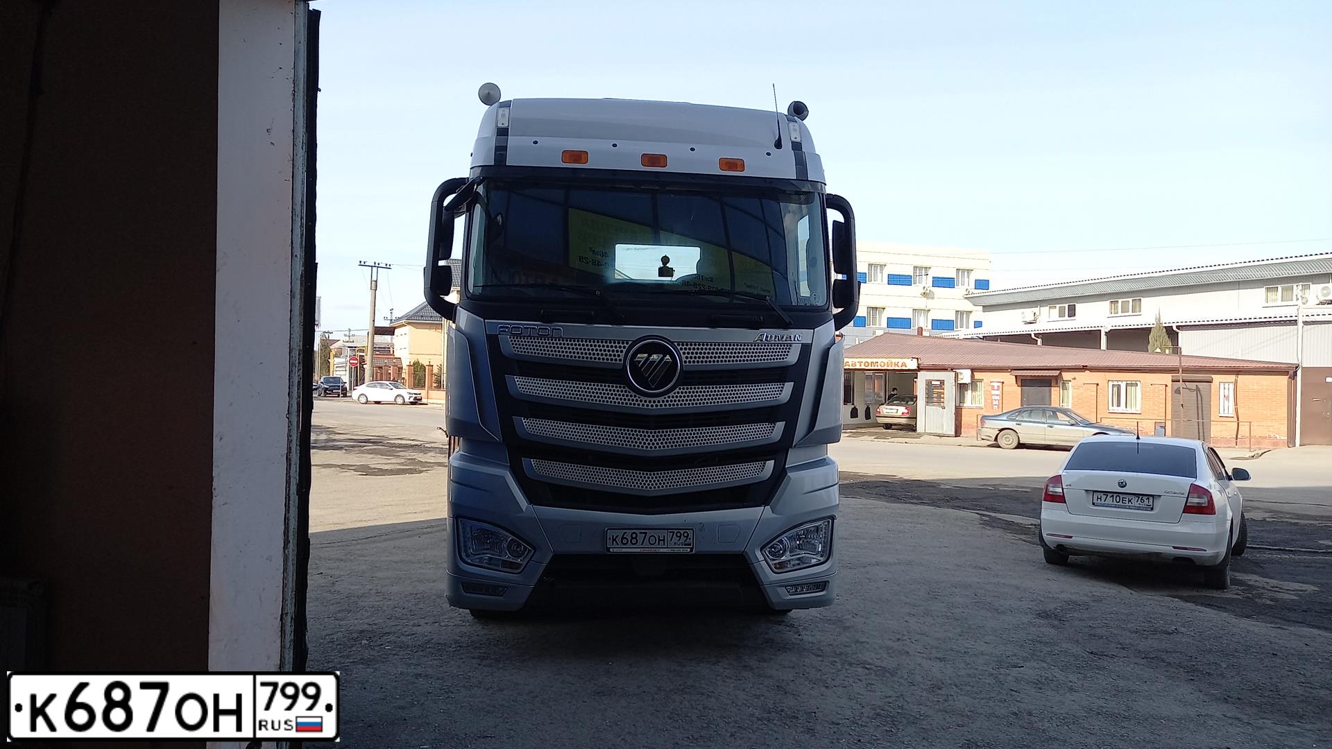 Фото автомобиля FOTON AUMAN, 2019 — госномер У148ЕМ761. Цвет: Серебристый