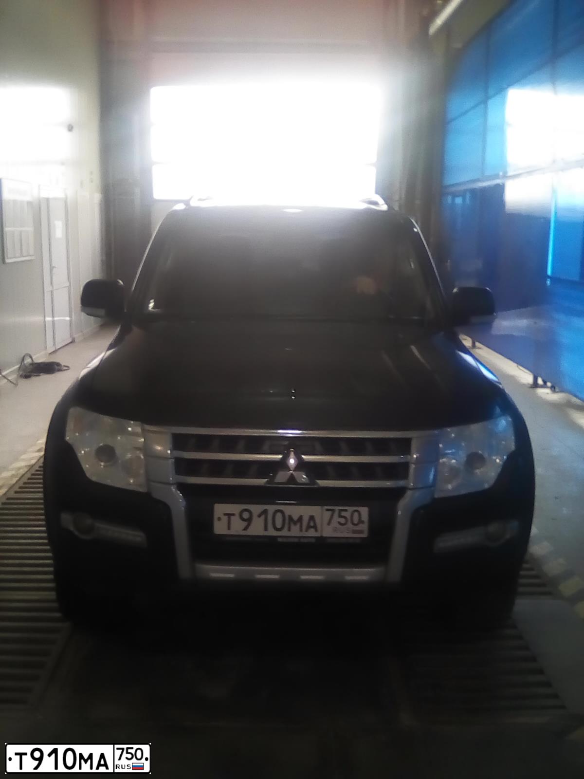 Фото автомобиля MITSUBISHI PAJERO, 2014 — госномер Т910МА750. Цвет: ЧЕРНЫЙ