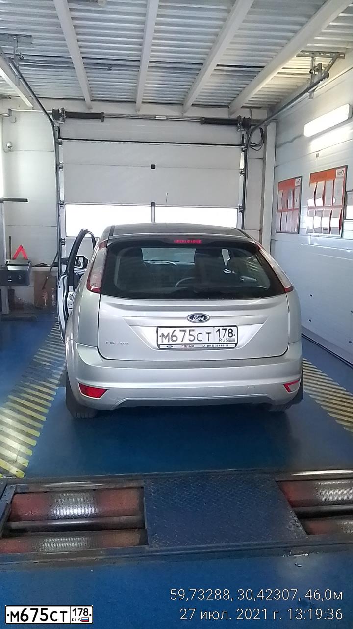 Фото автомобиля FORD FOCUS, 2010 — госномер М675СТ178. Цвет: СЕРЕБРИСТЫЙ