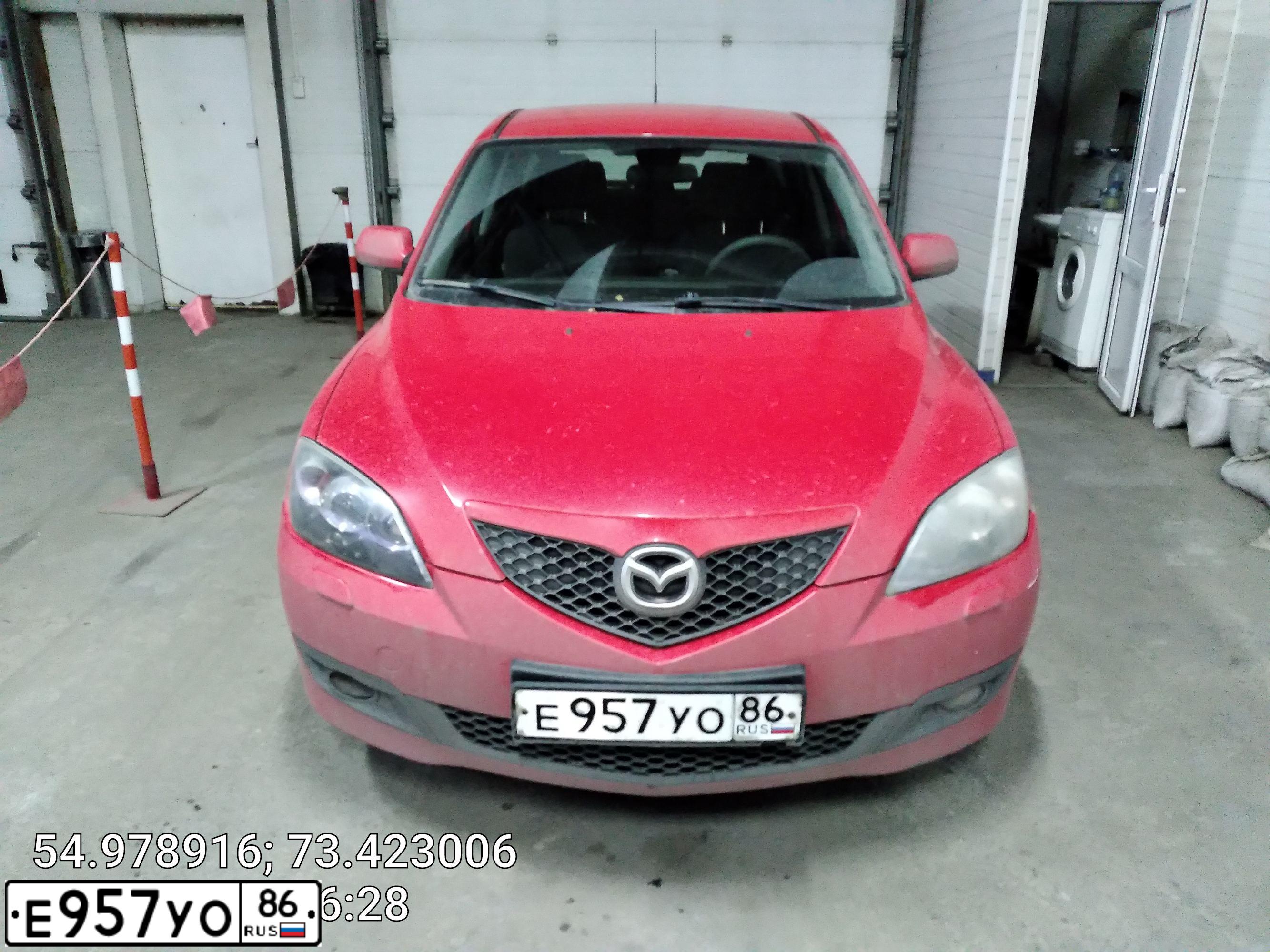 Фото автомобиля MAZDA 3, 2008 — госномер А827МН155. Цвет: Красный