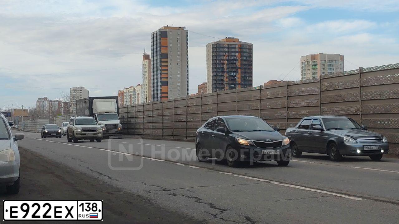 Фото автомобиля KIA RIO, 2015 — госномер Р526ТУ124. Цвет: ЧЕРНЫЙ