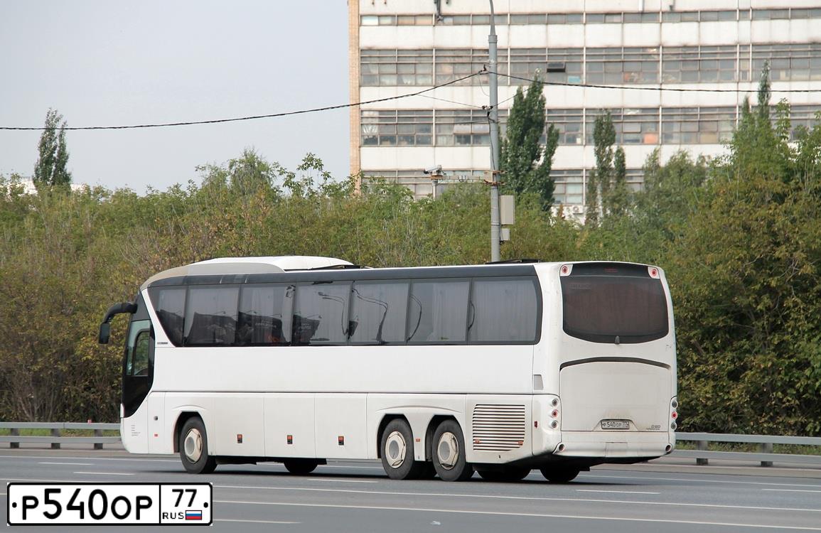 Фото автомобиля NEOPLAN UNSPECIFIED, 2008 — госномер Р540ОР77. Цвет: БЕЛЫЙ