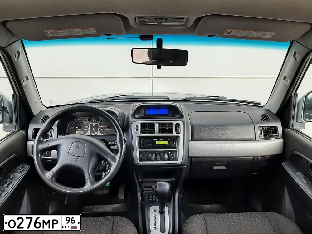 Фото автомобиля MITSUBISHI PAJERO, 2004 — госномер Р927МС196. Цвет: СЕРЫЙ