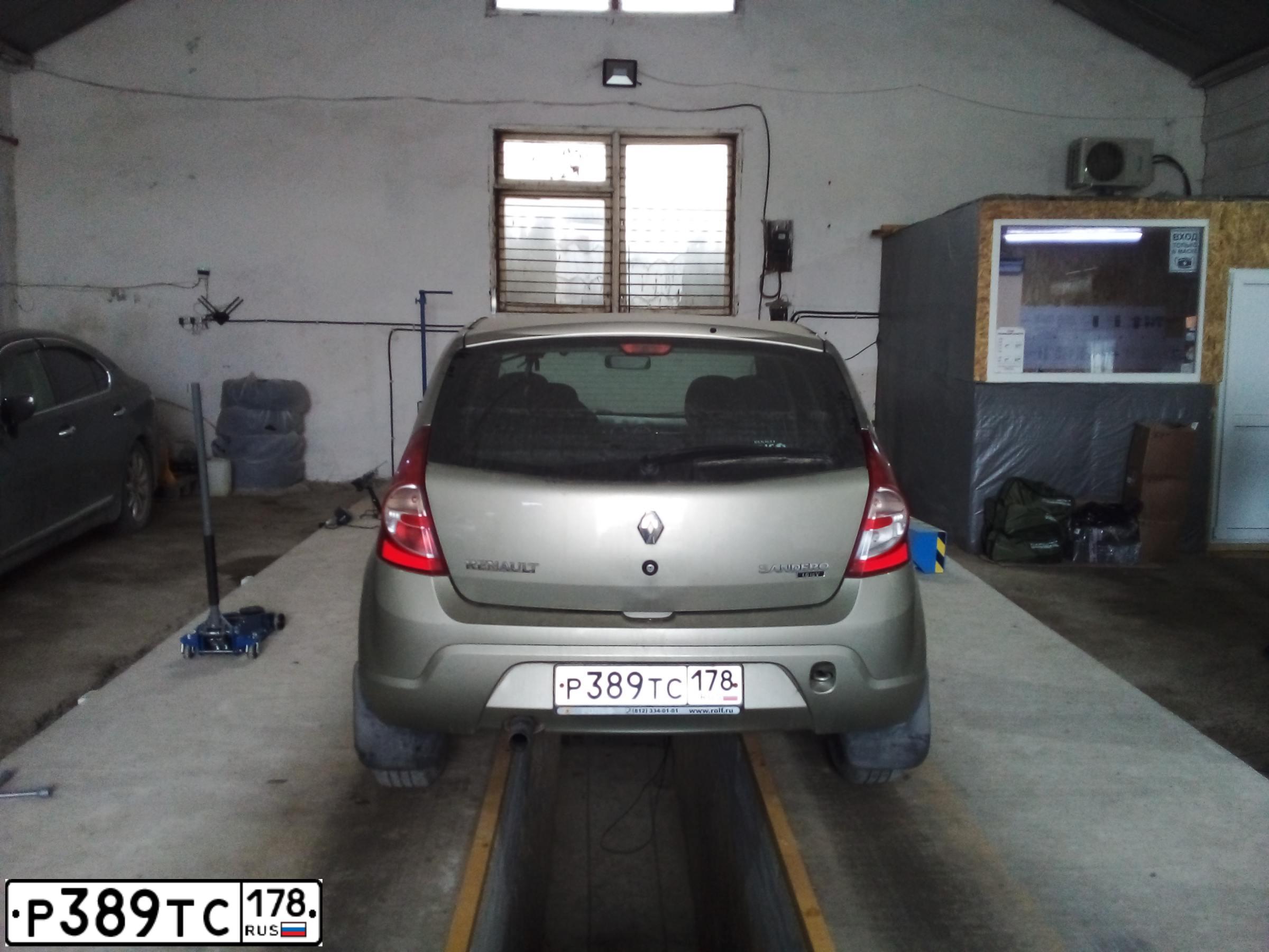 Фото автомобиля RENAULT SANDERO, 2014 — госномер М480НЕ82. Цвет: БЕЖЕВЫЙ