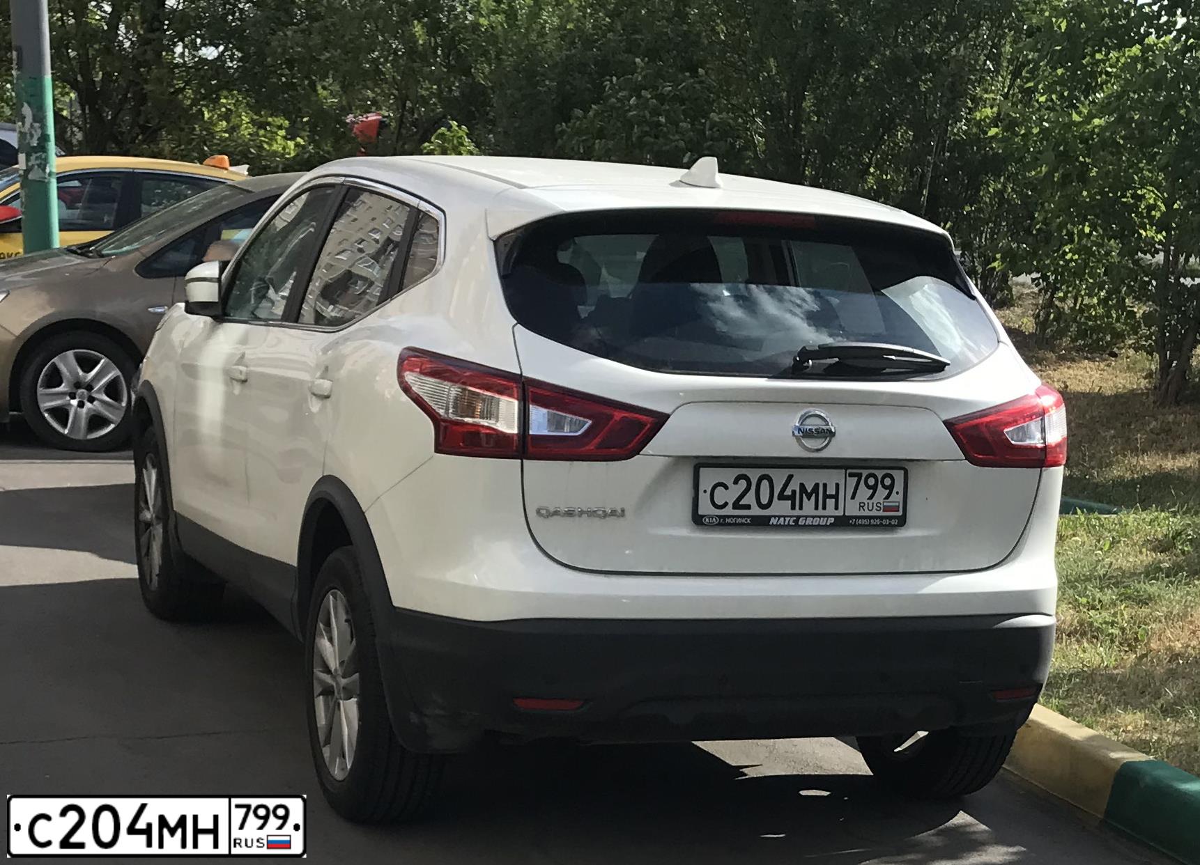 Фото автомобиля NISSAN QASHQAI, 2018 — госномер С204МН799. Цвет: БЕЛЫЙ