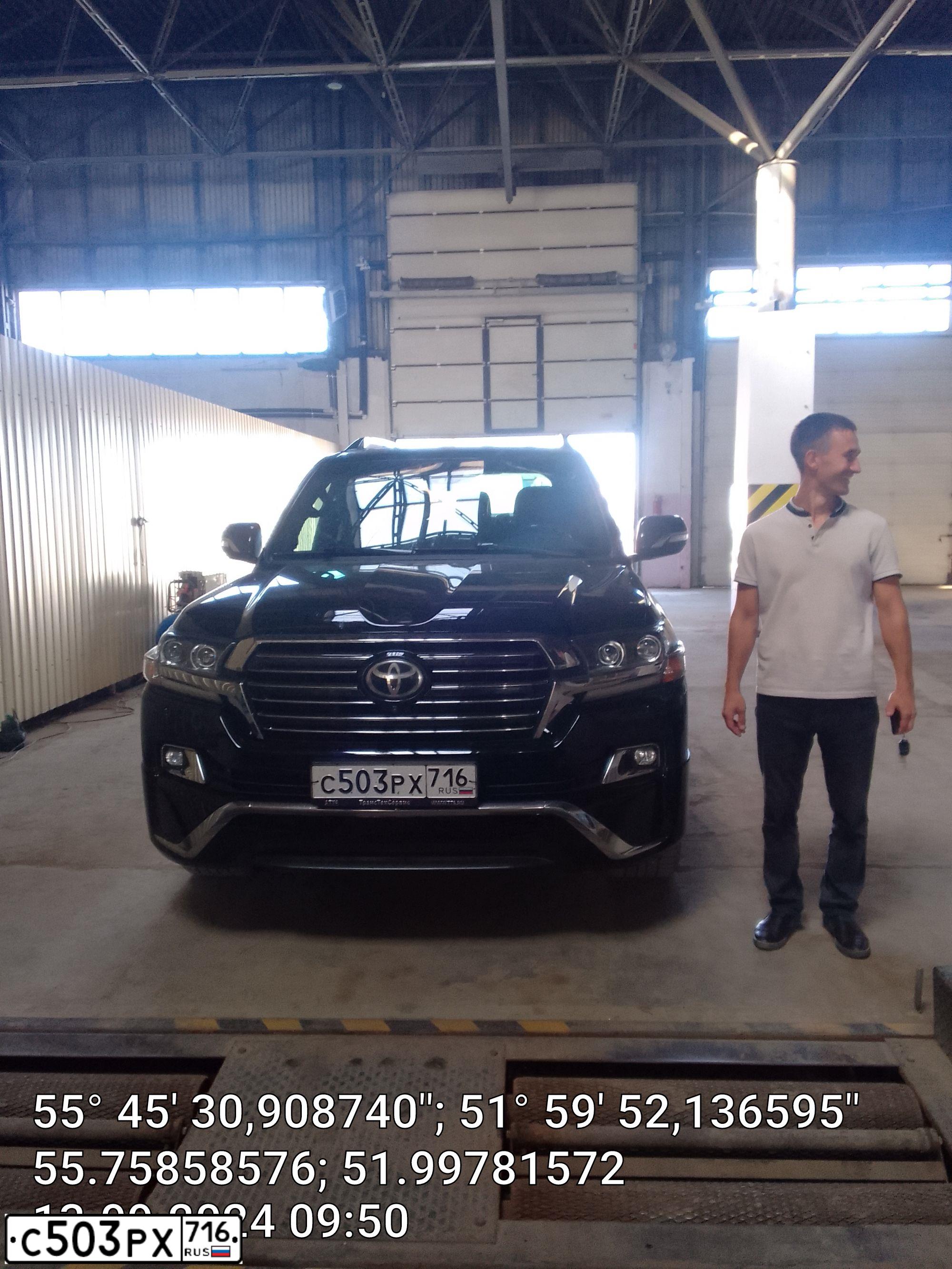 Фото автомобиля TOYOTA LANDCRUISER 200, 2017 — госномер С503РХ716. Цвет: ЧЕРНЫЙ