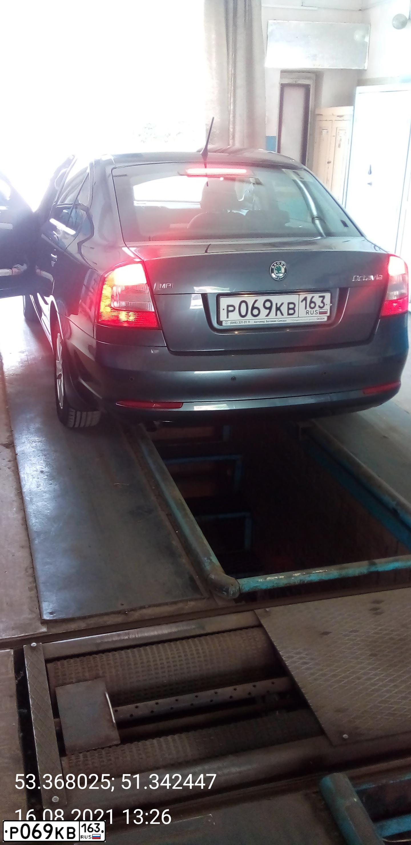 Фото автомобиля SKODA OCTAVIA, 2011 — госномер Р069КВ163. Цвет: ТЕМНО-СЕРЫЙ