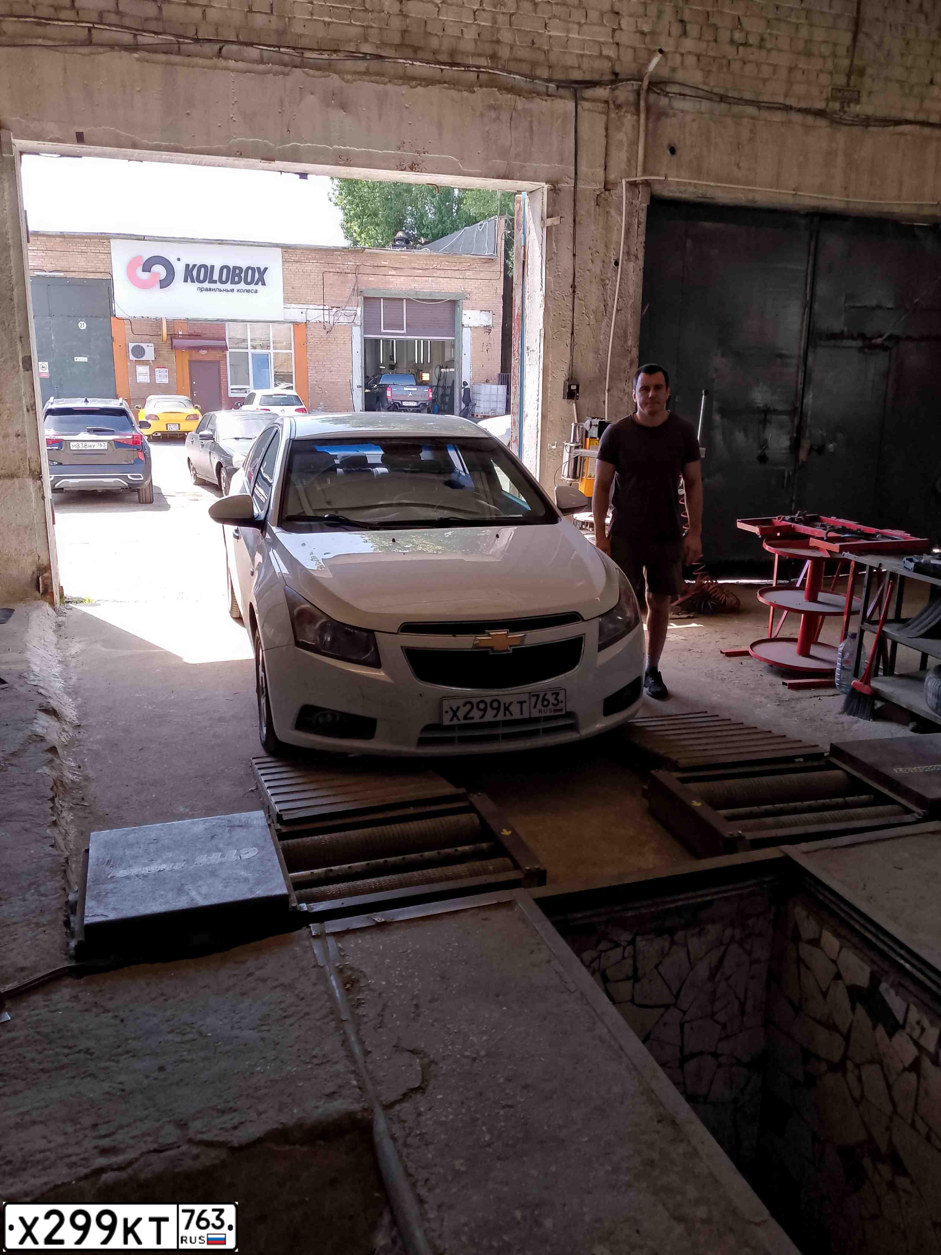 Фото автомобиля CHEVROLET CRUZE, 2011 — госномер К800РХ163. Цвет: Белый