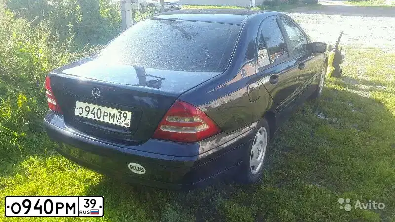 Фото автомобиля MERCEDES C-KLASSE, 2001 — госномер О940РМ39. Цвет: СИНИЙ