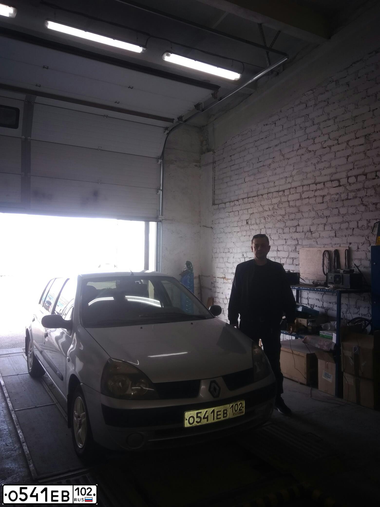 Фото автомобиля RENAULT SYMBOL, 2005 — госномер М357КА702. Цвет: СЕРО-ГОЛУБОЙ