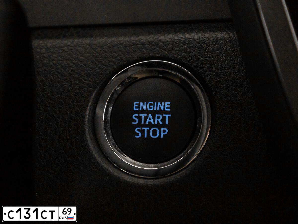 Фото автомобиля TOYOTA CAMRY, 2020 — госномер Р341УО799. Цвет: ЧЕРНЫЙ МЕТАЛЛИК