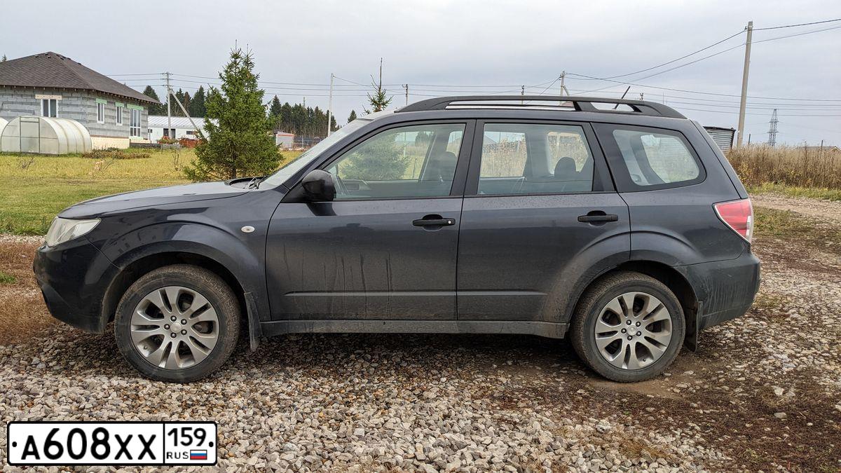 Фото автомобиля SUBARU FORESTER, 2011 — госномер Х724НТ18. Цвет: СЕРЫЙ