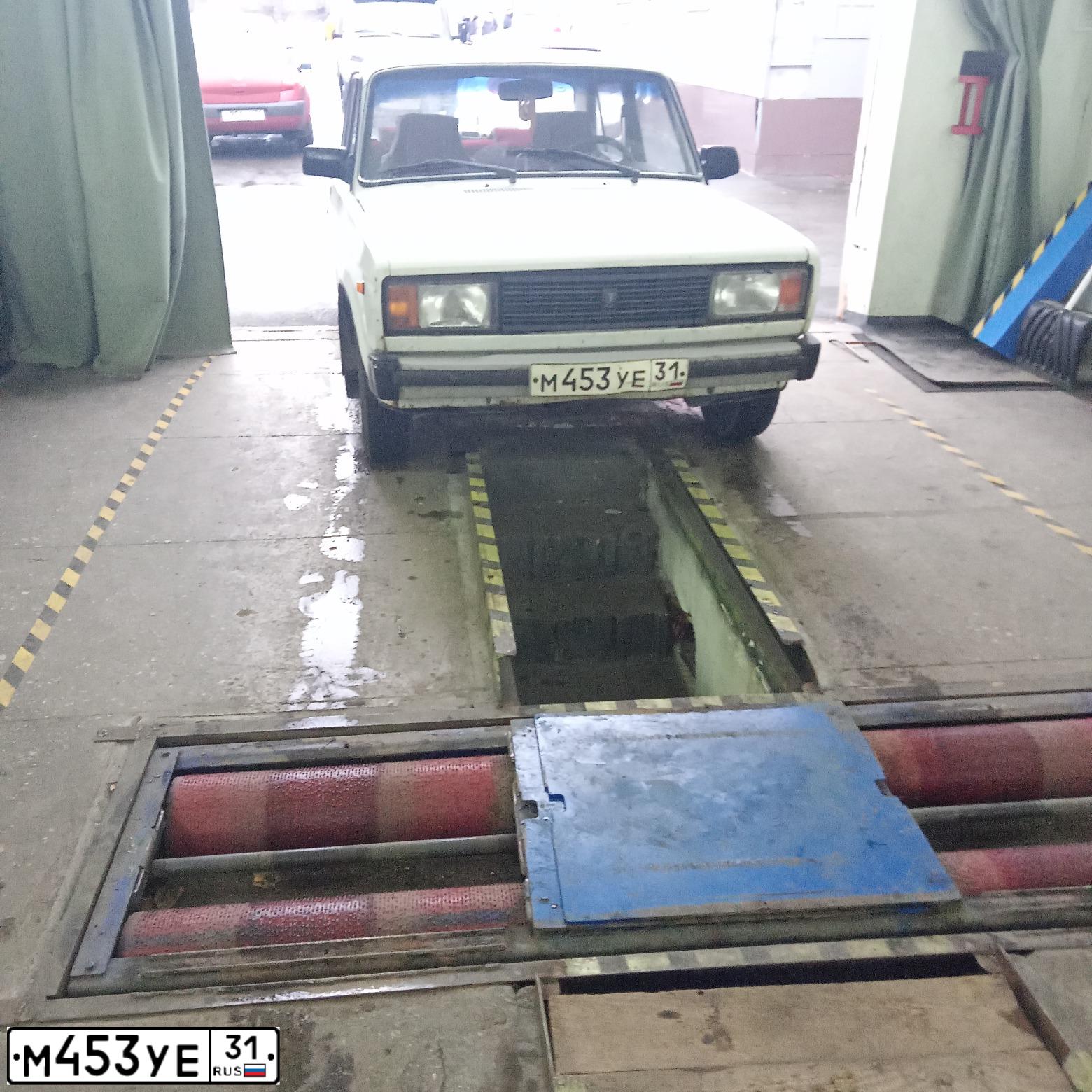 Фото автомобиля LADA 2105, 2003 — госномер М453УЕ31. Цвет: ЯРКО-БЕЛЫЙ