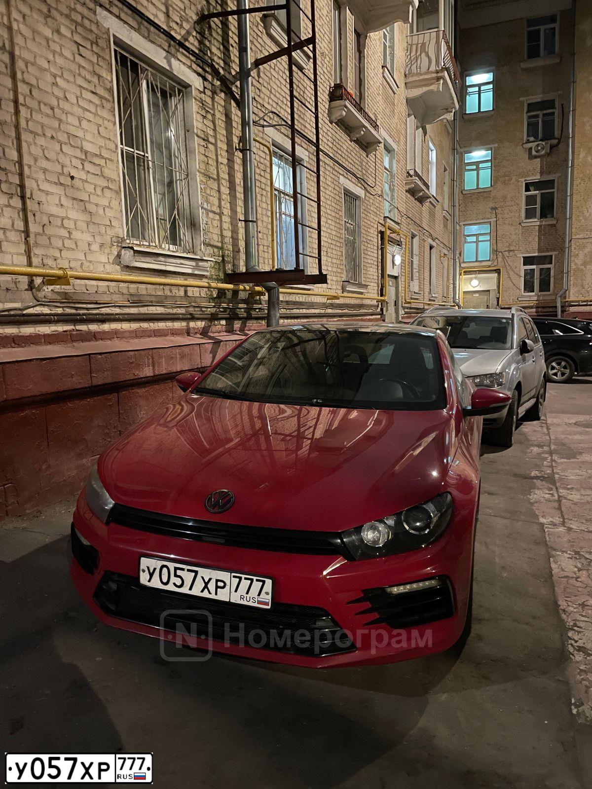 Фото автомобиля VOLKSWAGEN SCIROCCO, 2012 — госномер Е470ТС197. Цвет: КРАСНЫЙ СВЕТЛЫЙ