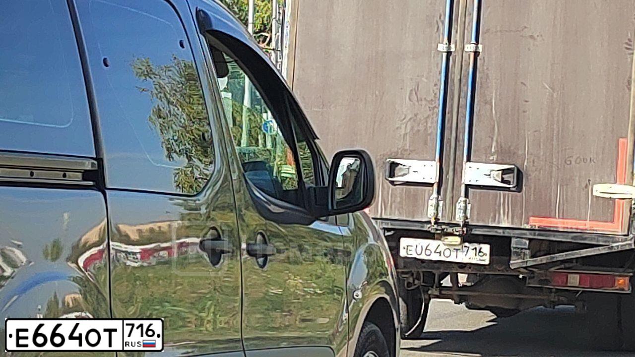 Фото автомобиля HONDA CIVIC, 2007 — госномер Е664ОТ716. Цвет: СЕРЫЙ