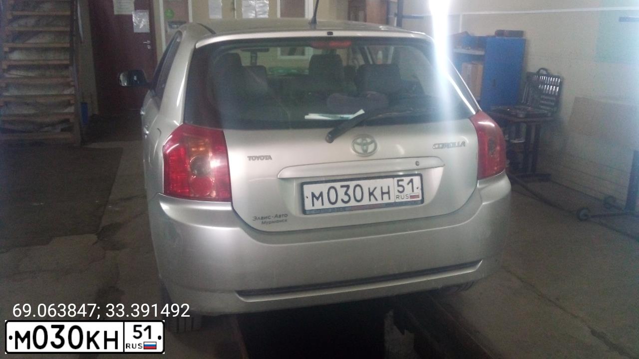 Фото автомобиля TOYOTA COROLLA, 2005 — госномер А244УУ51. Цвет: Серебристый