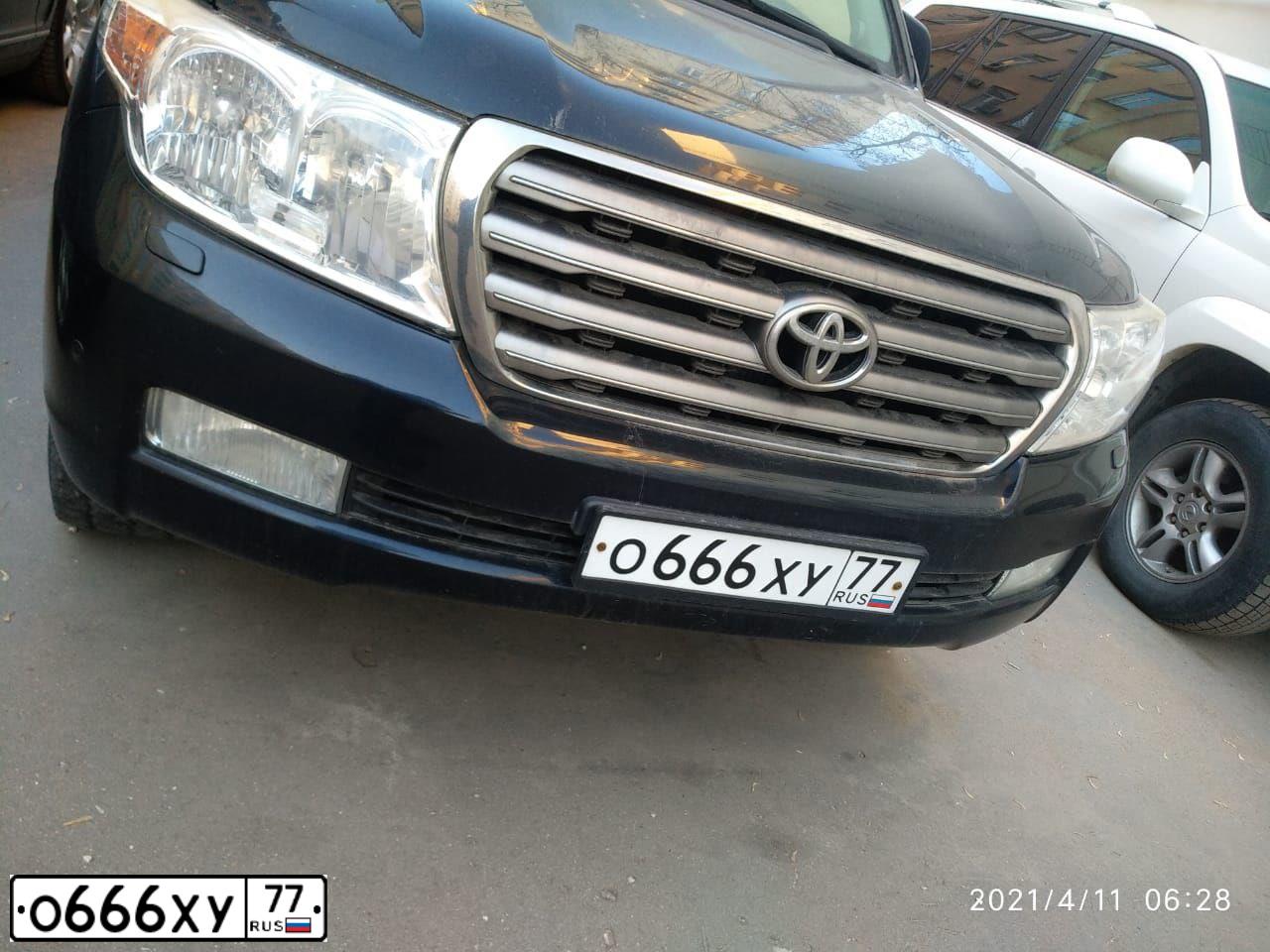 Фото автомобиля SKODA FELICIA, 1998 — госномер О666ХУ77. Цвет: Красный (вишневый)
