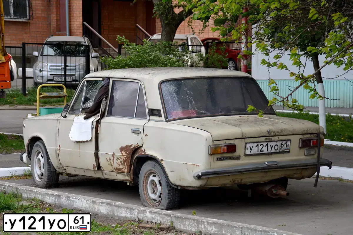 Фото автомобиля LADA 2101, 1983 — госномер У121УО61. Цвет: БЕЖЕВЫЙ