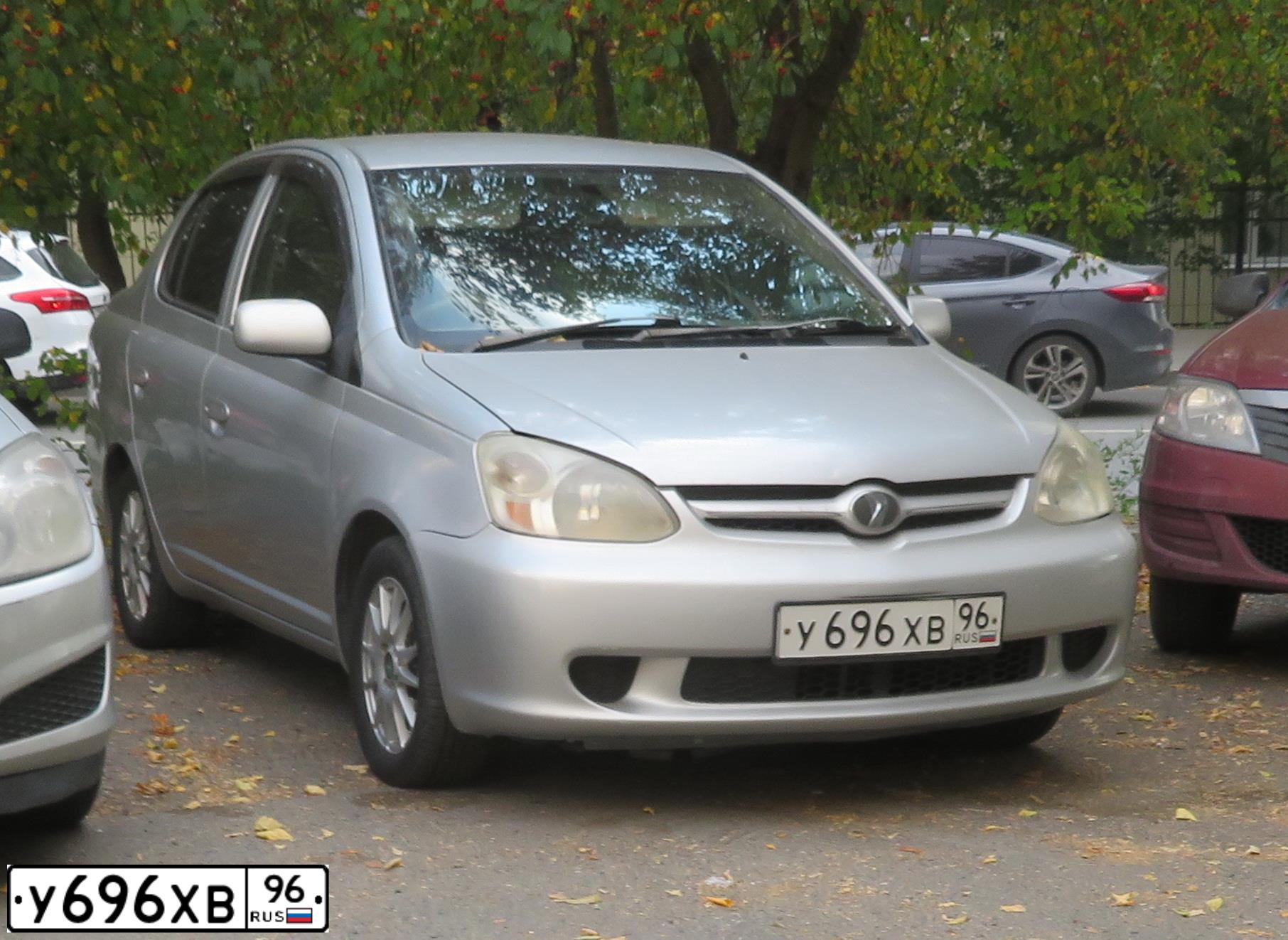 Фото автомобиля ТОЙОТА РLАТZ ТОЙОТА РLАТZ, 2005 — госномер У696ХВ96. Цвет: Серый
