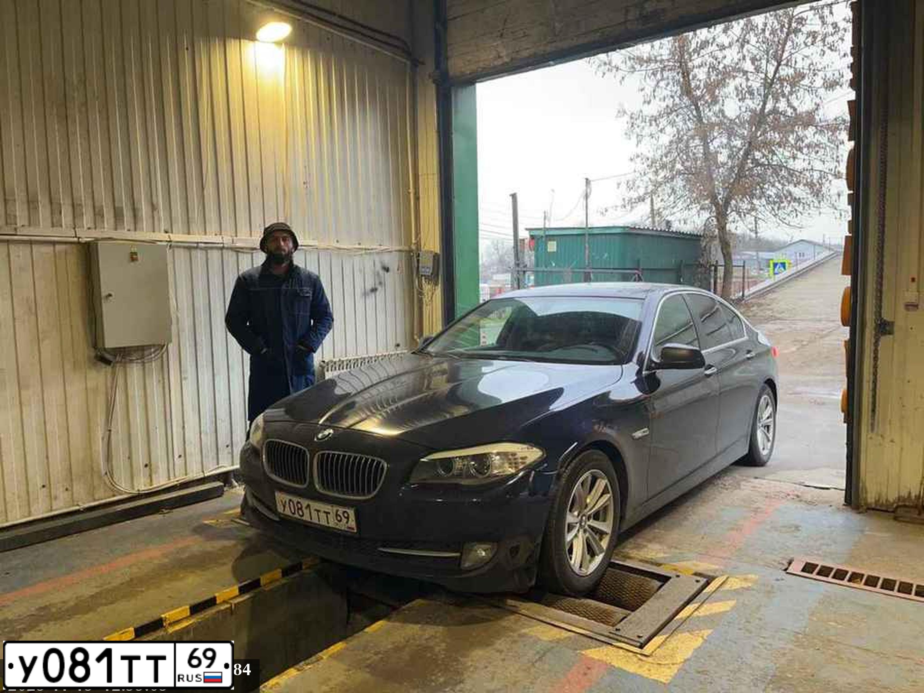 Фото автомобиля BMW SERIE 5, 2010 — госномер У868МВ716. Цвет: Темно-синий